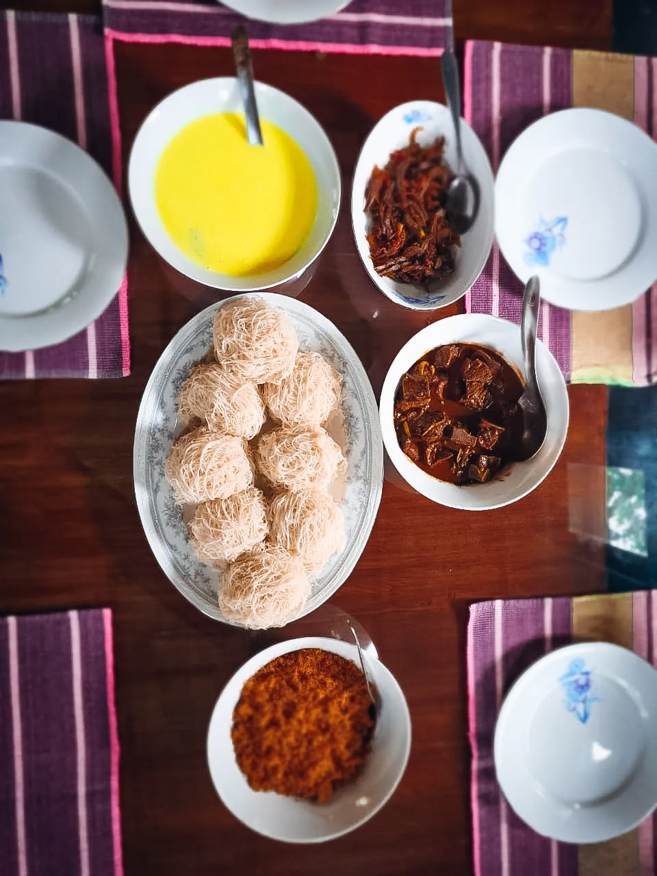 authentic-sri-lankan-string-hopper-meal