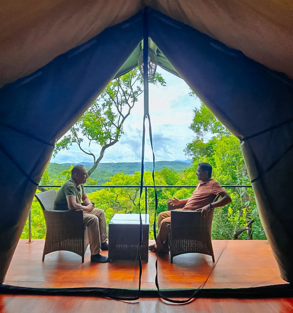 glamping-tent-balcony-view-windy-hills