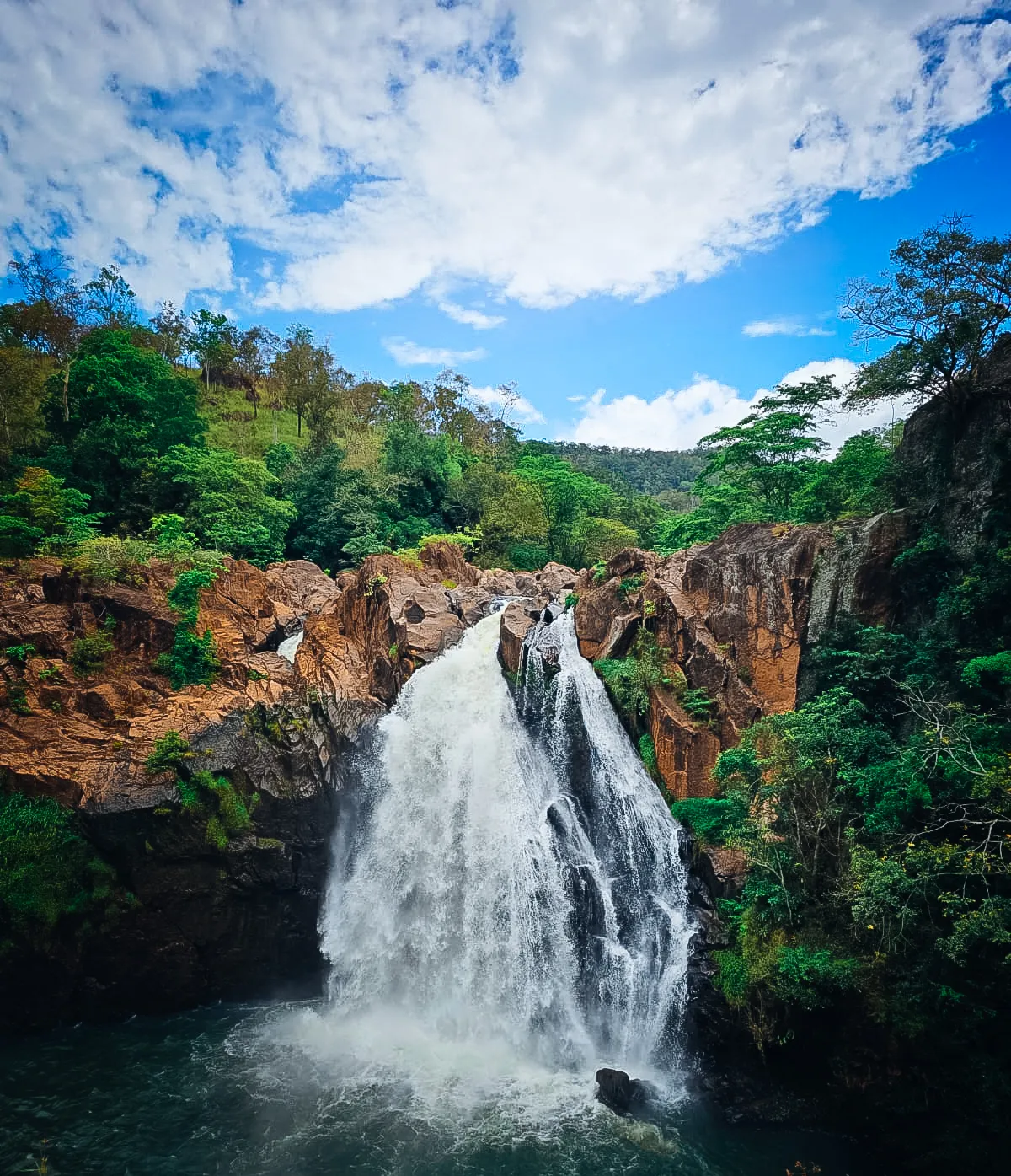 majestic-waterfall-sri-lanka-nature-resort