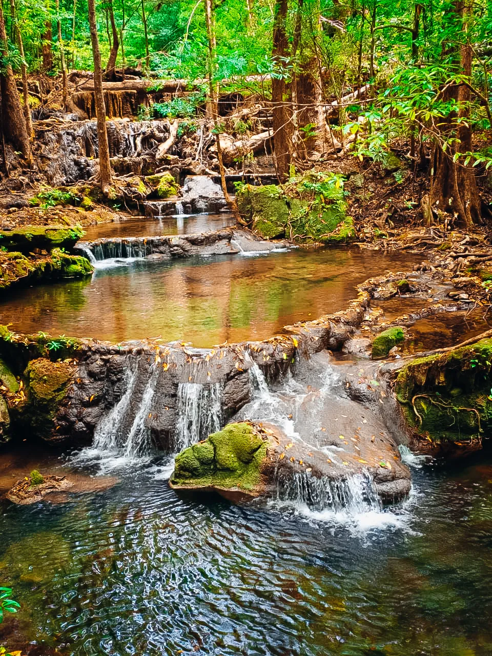 natural-rock-pool-stream-belihuloya