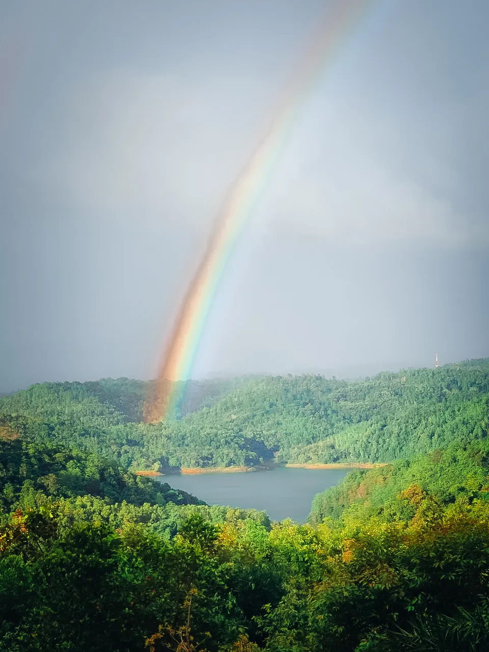 rainbow-over-samanalawewa-reservoir-belihuloya