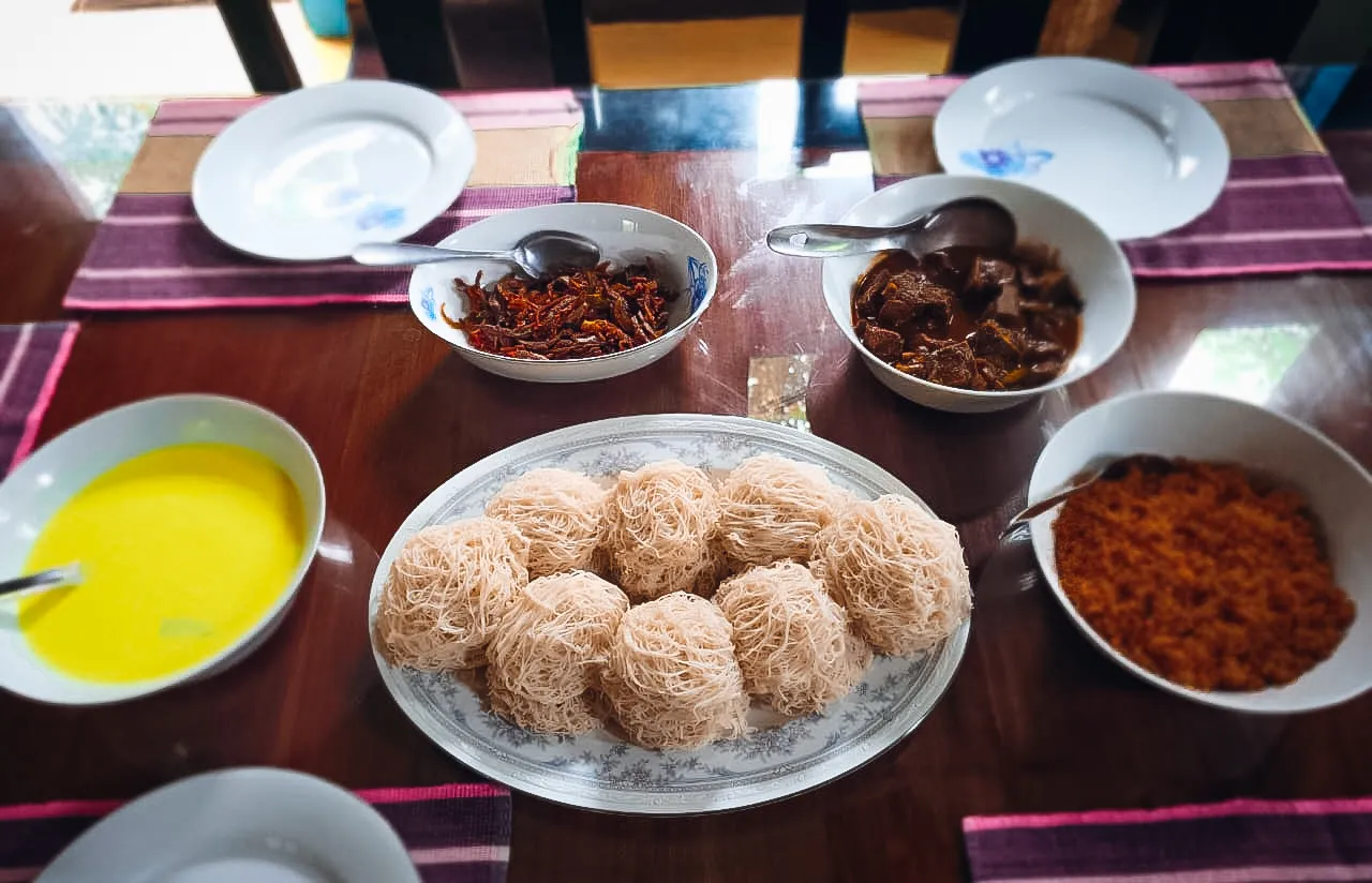 sri-lankan-string-hoppers-breakfast-belihuloya