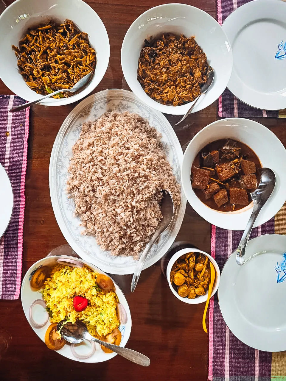 traditional-sri-lankan-lunch-spread
