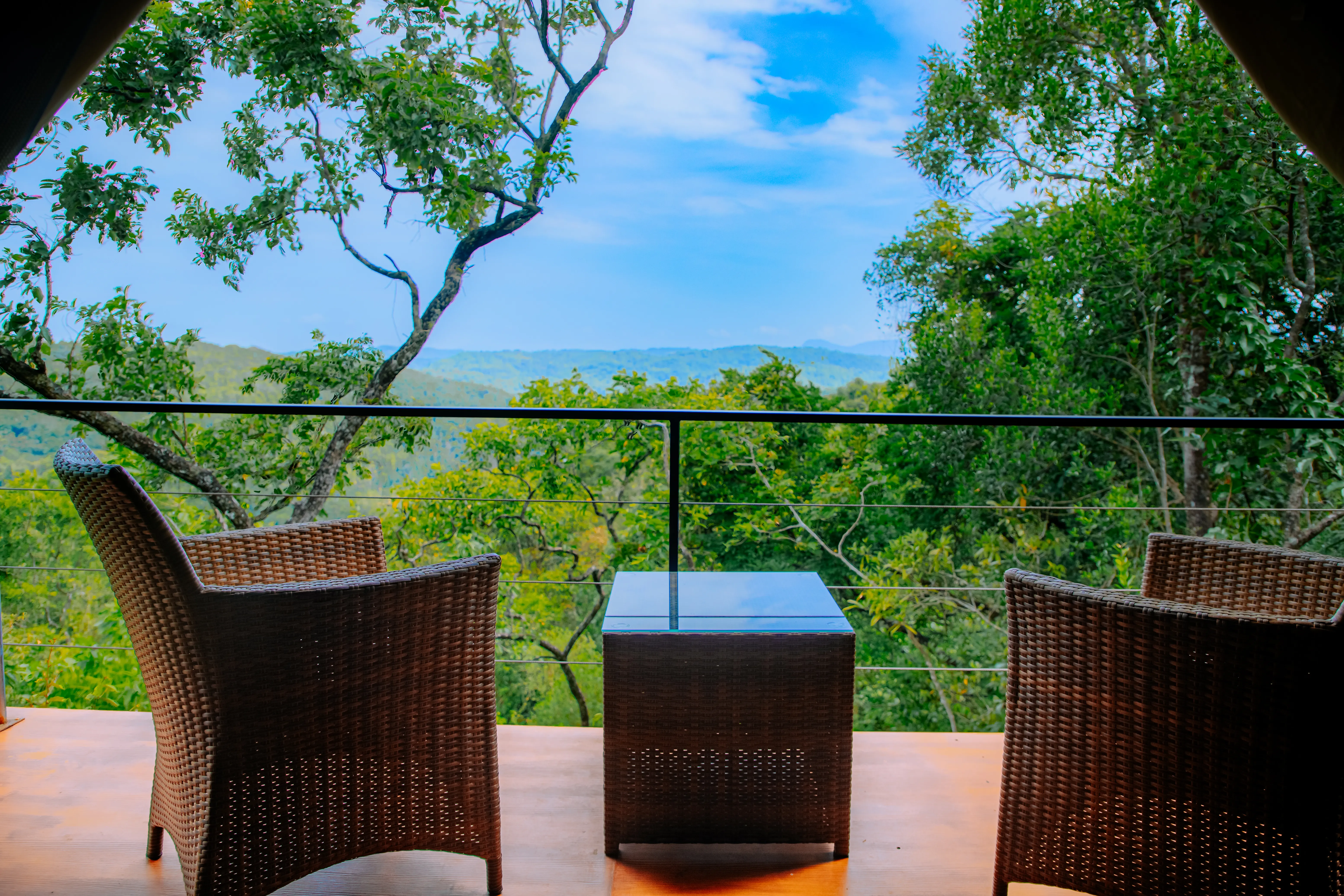 glamping-tent-balcony-seating-area