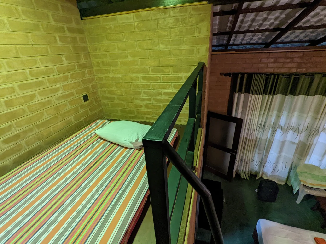 brick-villa-single-bed-room