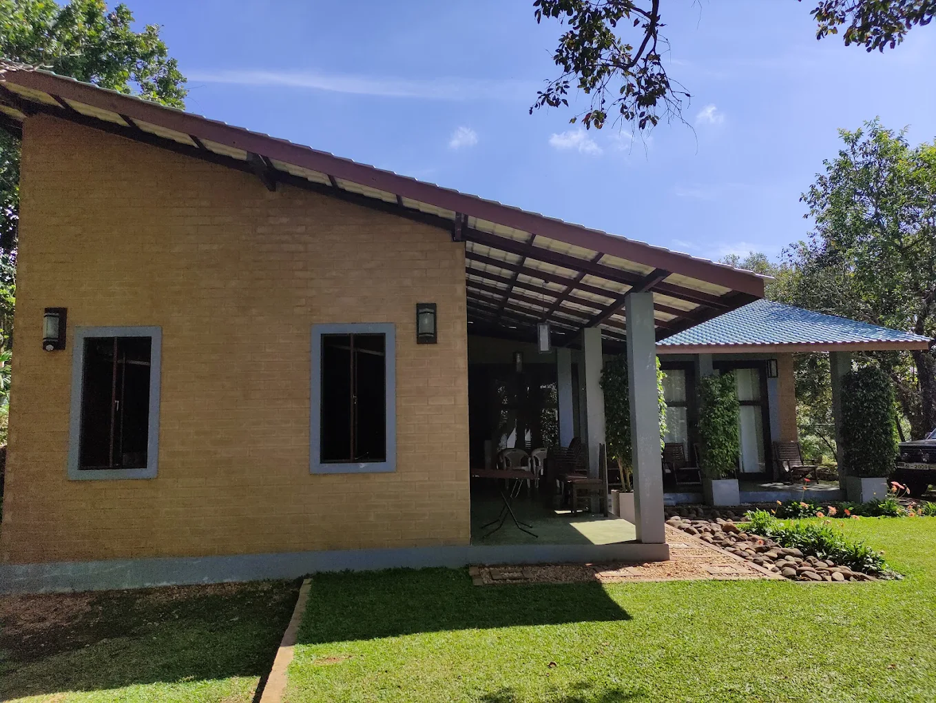 brick-villa-exterior-daylight