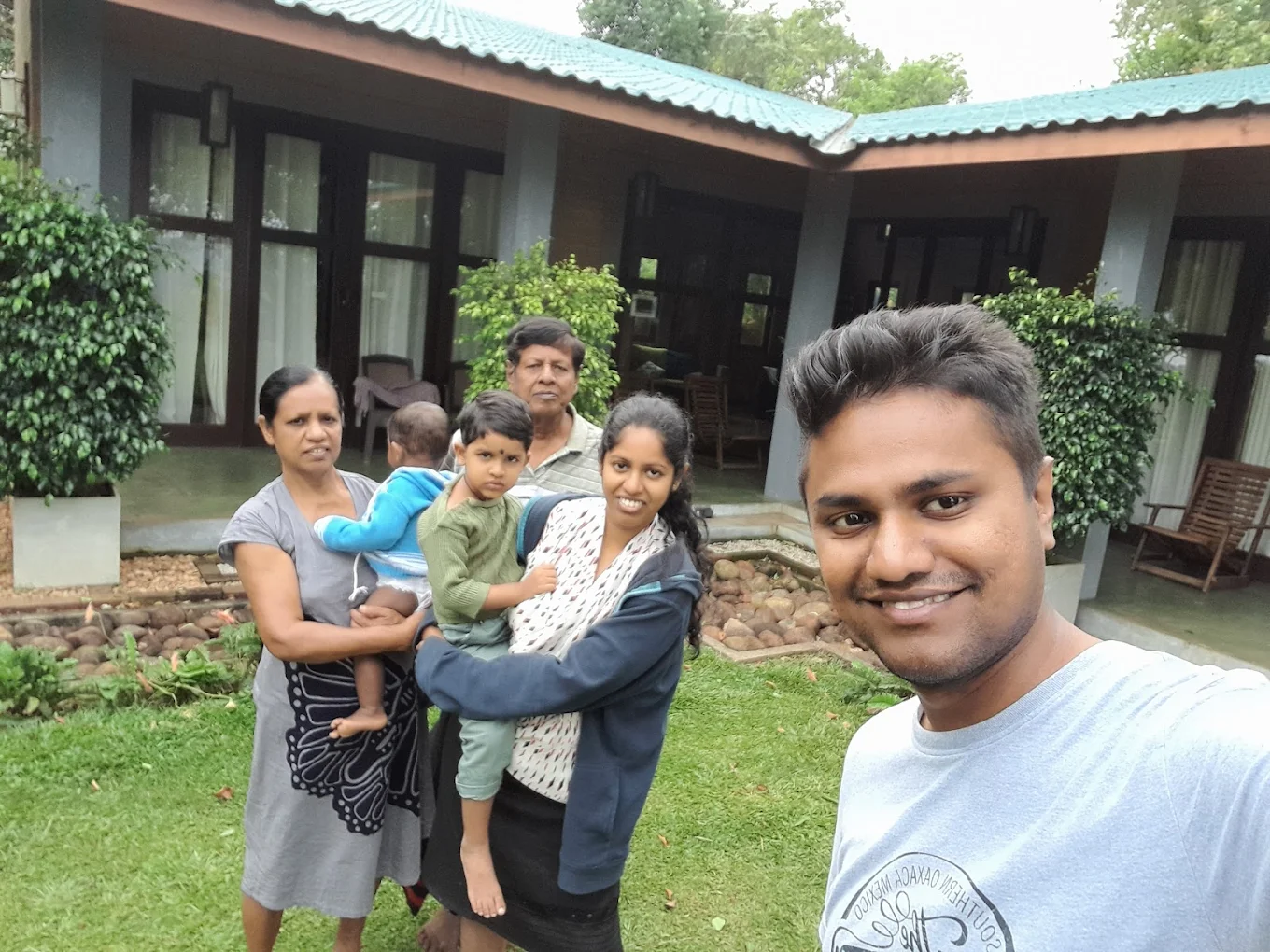 family-vacation-villa-selfie
