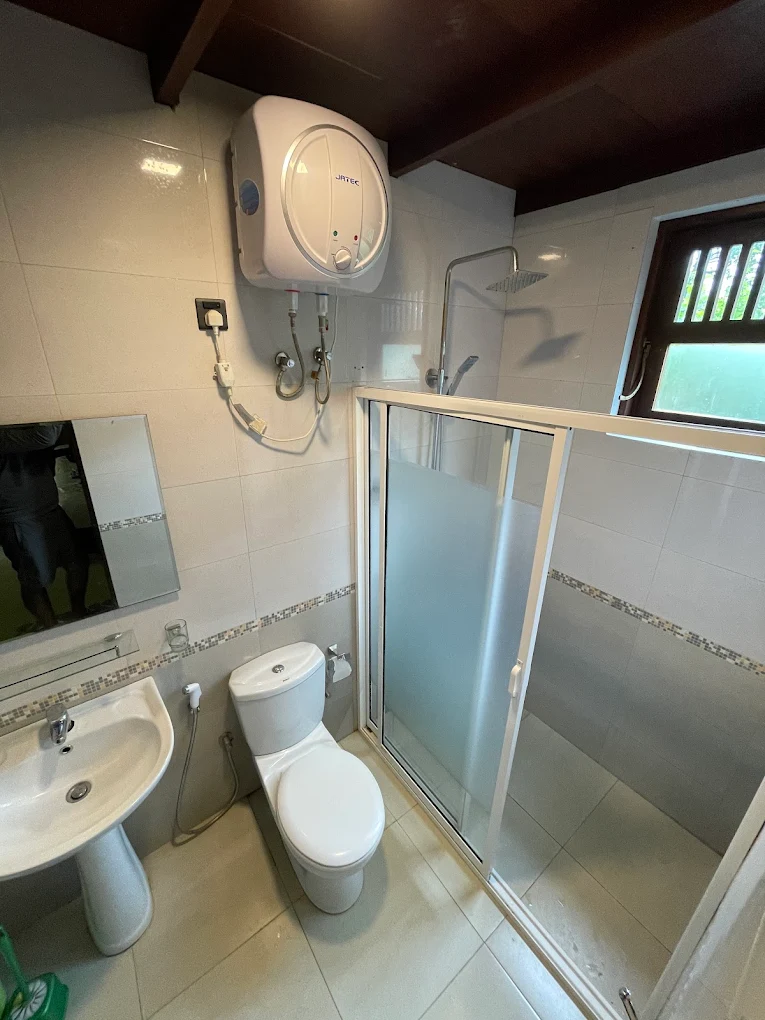villa-bathroom-hot-water-shower