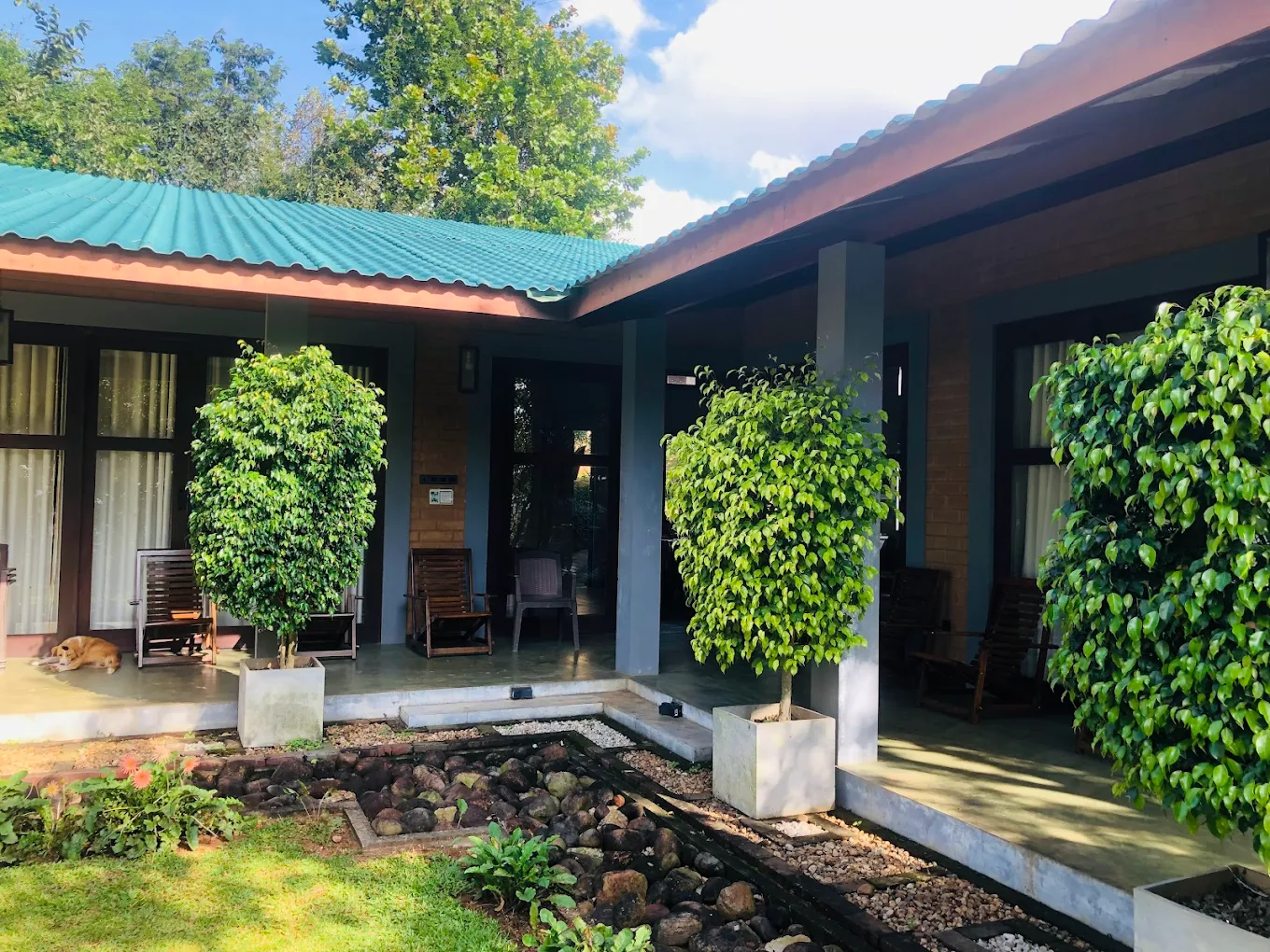 windy-hills-villa-seating-area