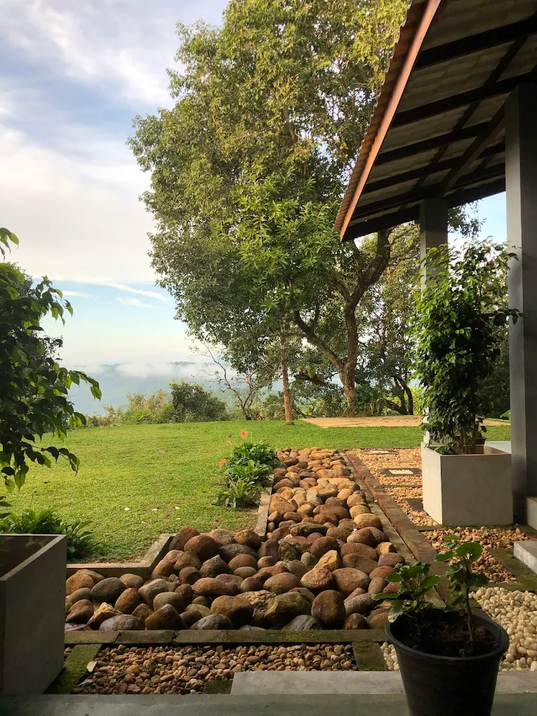 villa-porch-garden-view